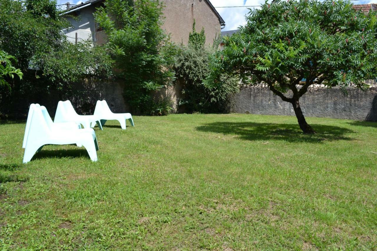 Lucenay-l'Eveque Appartement Passe Partout מראה חיצוני תמונה